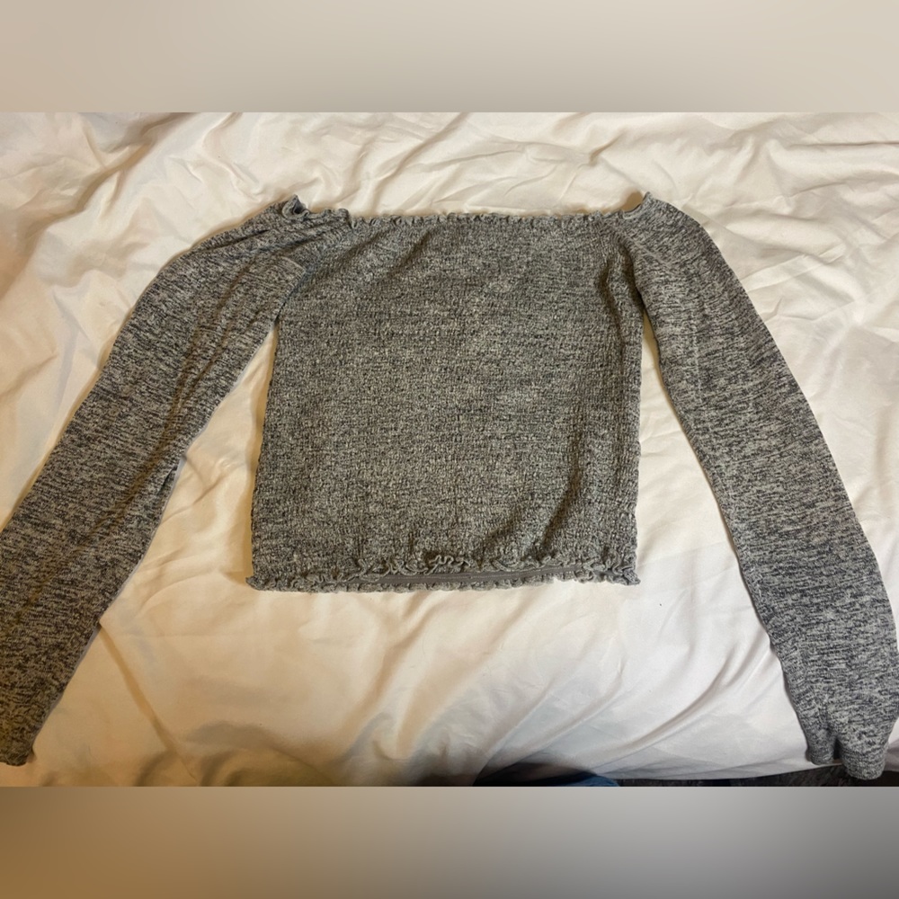 Grey cropped Hollister long sleeve shirt